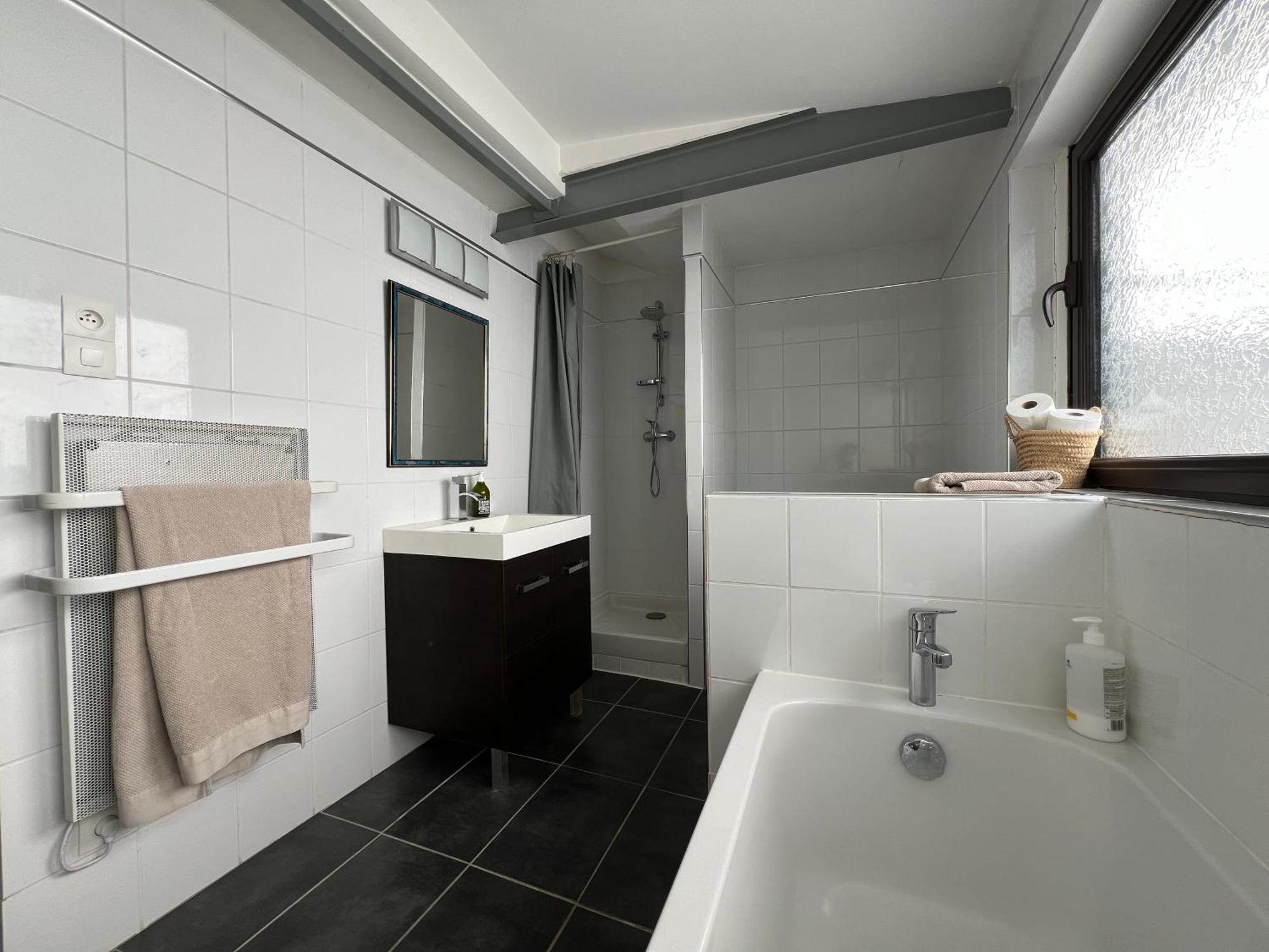 Centre 3 Chambres, Patio Prive, Garage, Linge Et Menage Inclus *